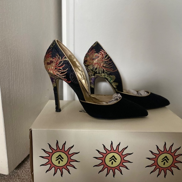 Shoes and boots - Picture 10 of 16